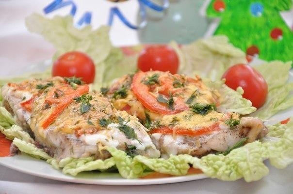 Толстолоб с сыром и помидорами