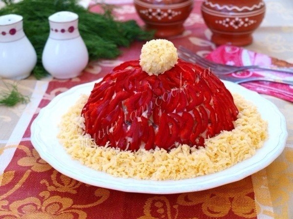 САЛАТ "ШАПОЧКА ДЕДА МОРОЗА"