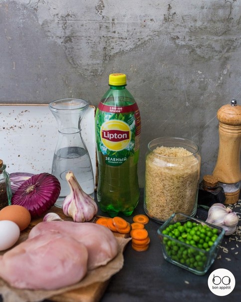 Острый жареный рис с курицей Острый жареный рис с курицей