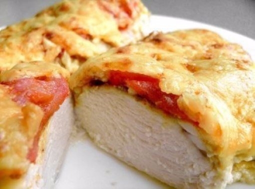 Куриная грудка запеченная с помидорами