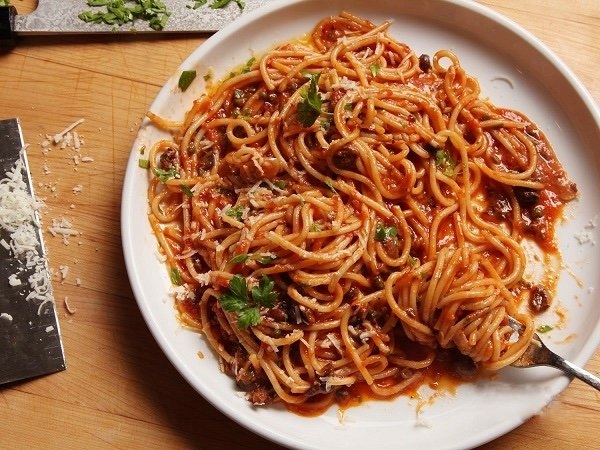 Паста с анчоусами и оливками