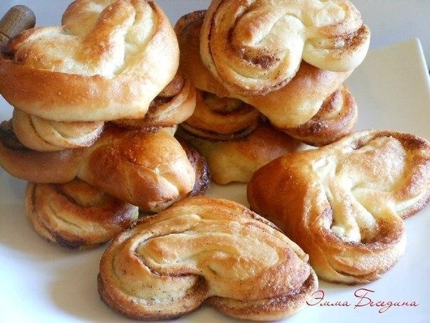 Плюшки с сахаром и корицей
