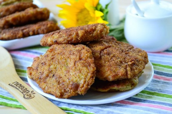 Котлеты из кабачков и фарша жареные Котлеты из кабачков и фарша жареные