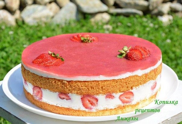 Очень вкусный, нежный и легкий клубничный торт со сливочно - творожным кремом