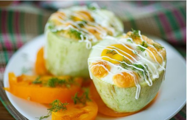 Цукини, запеченные с яйцом и сыром.