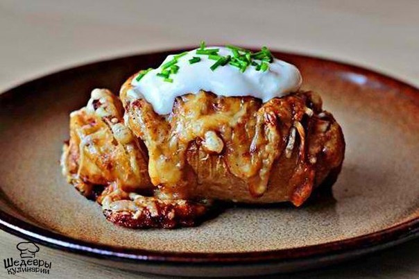 ЗАПЕЧЁННЫЙ КАРТОФЕЛЬ С СЫРОМ