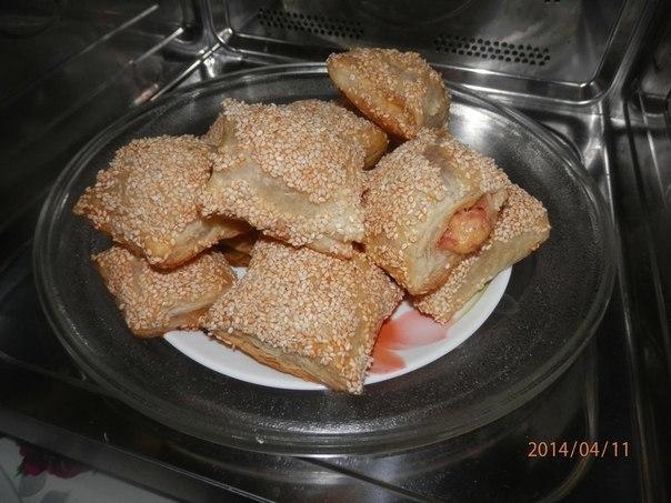 "Вкусняшки" с сыром и колбасой. "Вкусняшки" с сыром и колбасой.