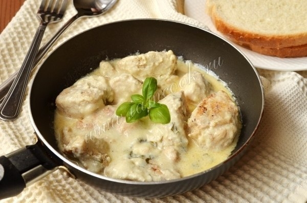 КУРИНАЯ ГРУДКА В СЛИВОЧНОМ СОУСЕ