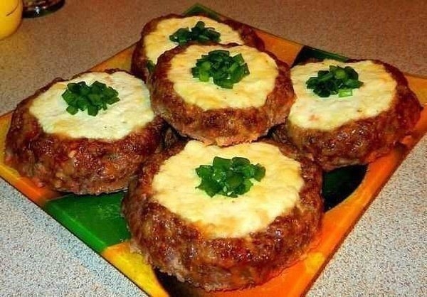 Мясные "ватрушки" - быстрый ужин"