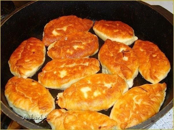 Очень вкусные пирожки, мягкие, готовятся легко, быстро и из самых простых продуктов.
