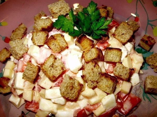 САЛАТ СЫРНЫЙ С ПОМИДОРАМИ