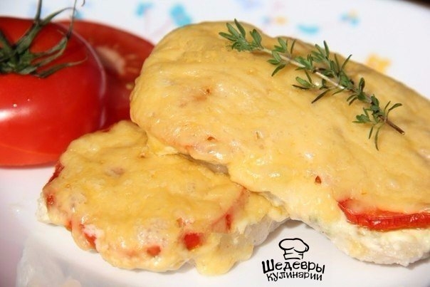 СВИНИНА ЗАПЕЧЁННАЯ С ПОМИДОРАМИ И СЫРОМ