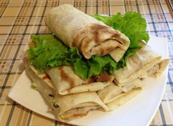 ЗАКУСКА ИЗ ЛАВАША И ЖАРЕНОЙ КУРОЧКИ