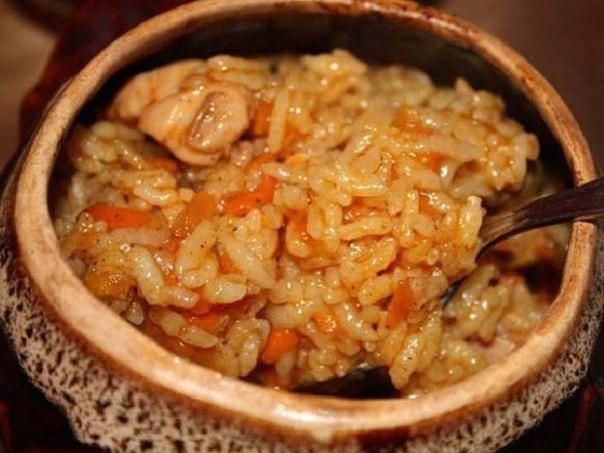 Плов с курицей в горшочках