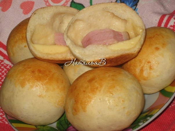 Закусочные булочки с ветчиной и сыром