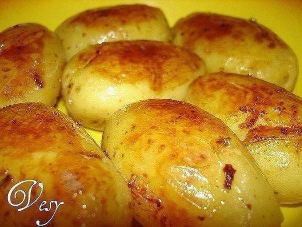 Пробовала готовить этот картофель и с куриным бульоном, и со сливочным маслом. Всегда получается оче