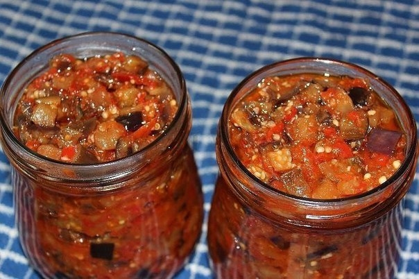 Хочу вам предложить заготовить на зиму остренькие, очень вкусные, с невероятным ароматом баклажаны п
