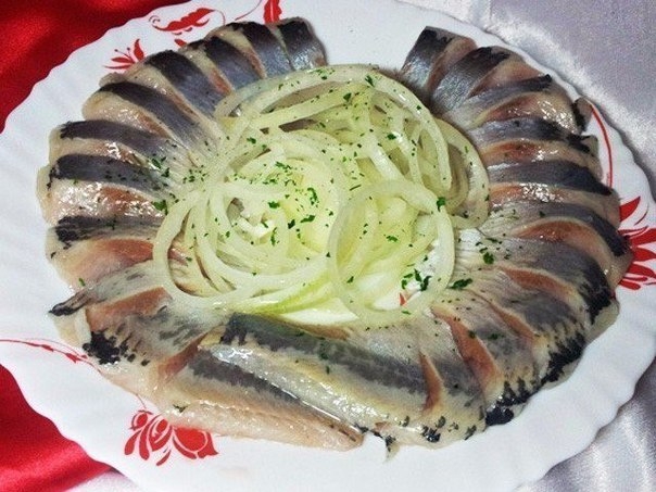 Селедочка. Малосольная, жирная, домашняя, пряная.