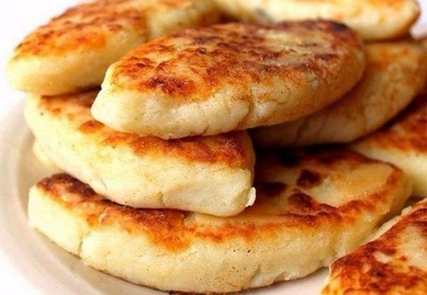 Картофельные пирожки с грибами.