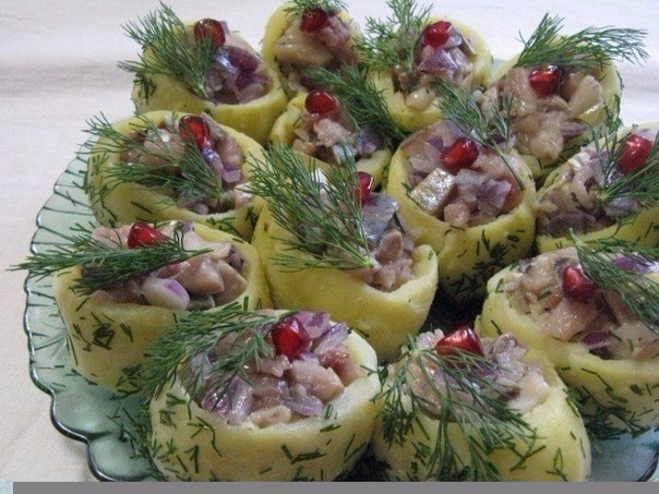 СЕЛЕДКА С КАРТОШКОЙ НА ПРАЗДНИЧНЫЙ СТОЛ СЕЛЕДКА С КАРТОШКОЙ НА ПРАЗДНИЧНЫЙ СТОЛ