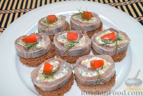 Канапе с селедкой Канапе с селедкой