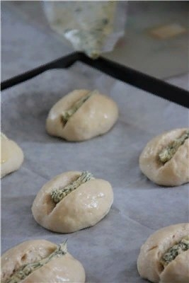Ароматные чесночные булочки