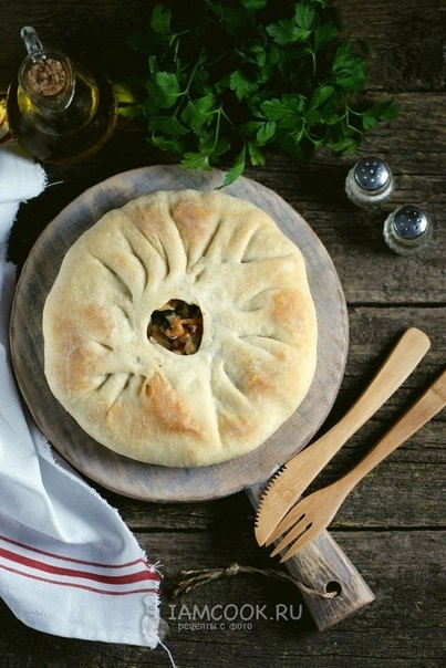 Картошка с курицей, запеченные в тесте, - очень простое в приготовлении, но очень вкусное блюдо.