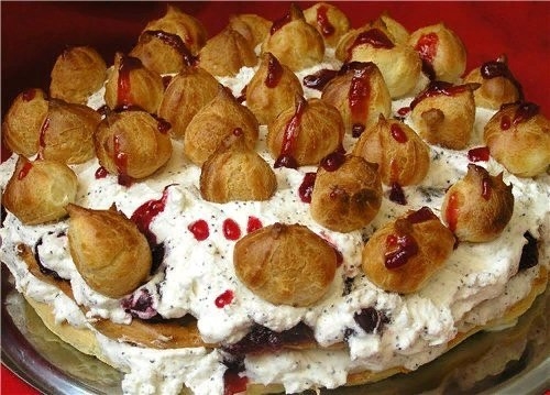 Маковый торт с вишней