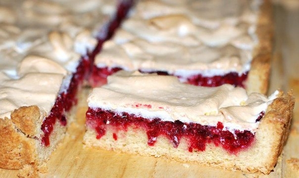 Клюквенный торт с меренгой