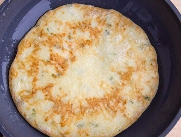 Сырные лепешки с зеленью.￼