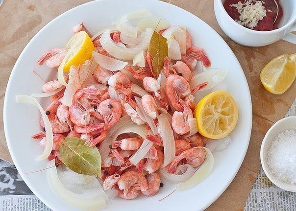 Отварные креветки.