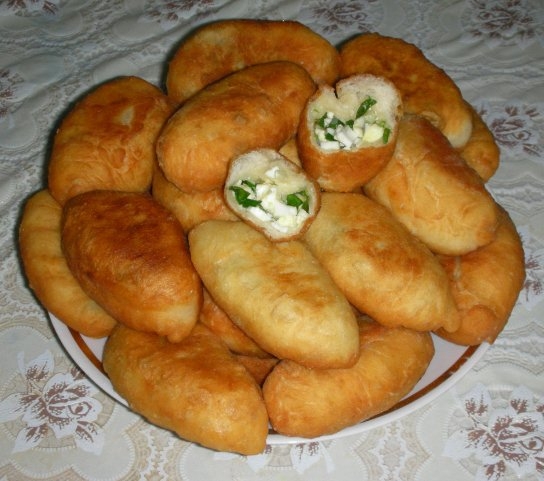 Пирожки жареные с зеленым луком и яйцами