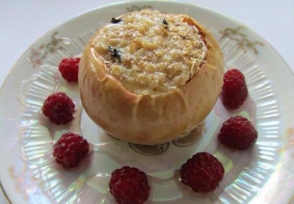 Яблоки, запечённые с овсянкой и творогом