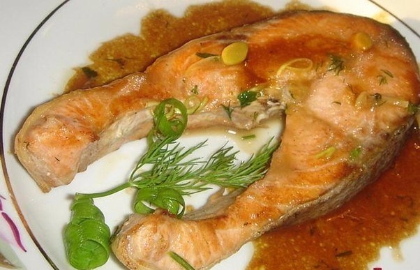 Лосось с соевым соусом и овощами