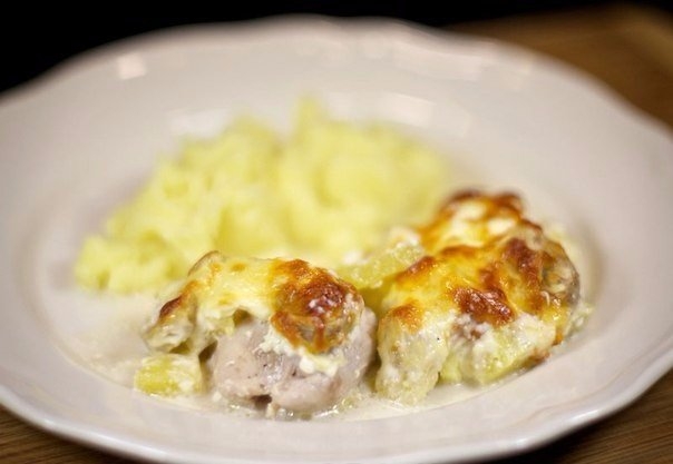 Куриная грудка с бананом и ананасом