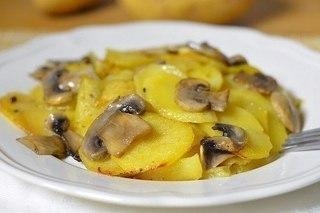 Картошка с грибами запеченная в сливках.