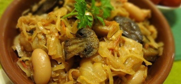 Тушеная капуста с грибами и фасолью