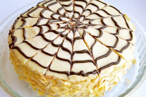Торт «Эстерхази» в белом шоколаде.