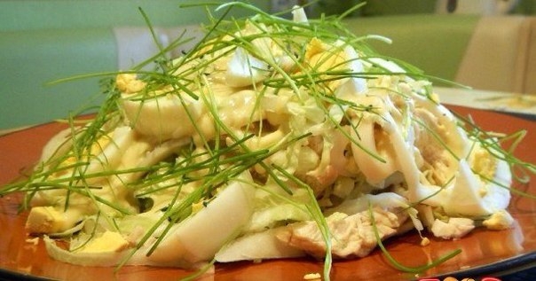 Салат из пекинской капусты и фенхеля с кальмарами