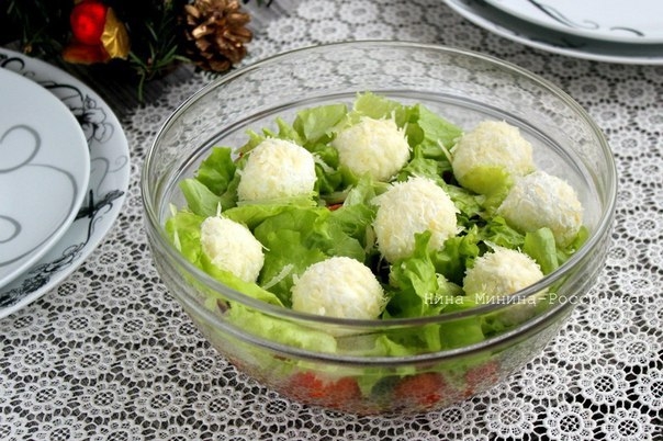 Овощной салат со "снежками" из феты