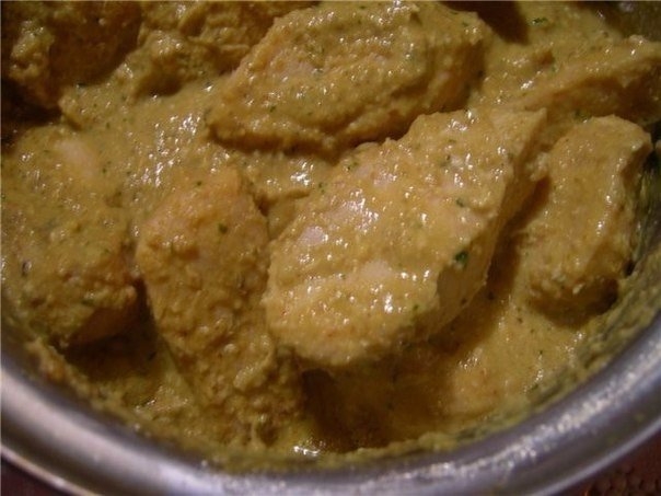 Курица отварная с ореховой подливкой