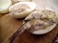 Яйца фаршированные шпротами