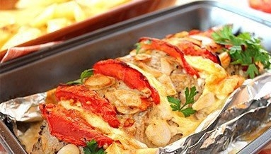 Свиная шейка, запеченная с сыром и помидорами