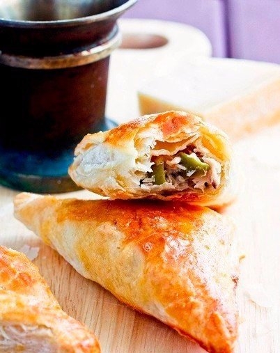 Пирожки с оливками, тунцом и пармезаном