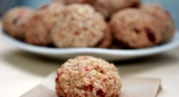 Яблочно-овсяные шарики с вяленой вишней и кешью