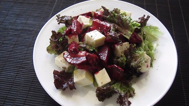 Салат из свеклы с брынзой