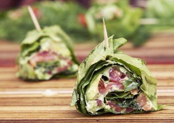 Зеленые роллы в листьях салата "Здоровье"