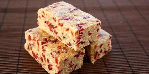 Овсяные батончики с сушеной клюквой