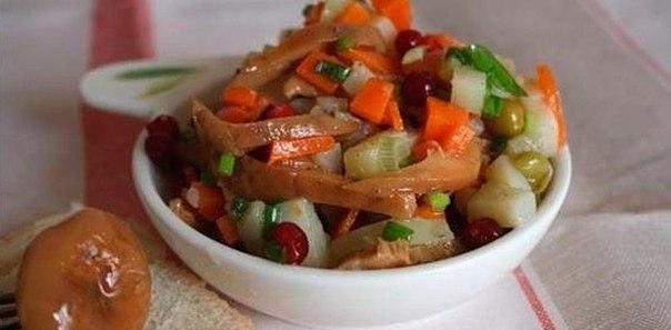 Салат Лесной с грибами и овощами