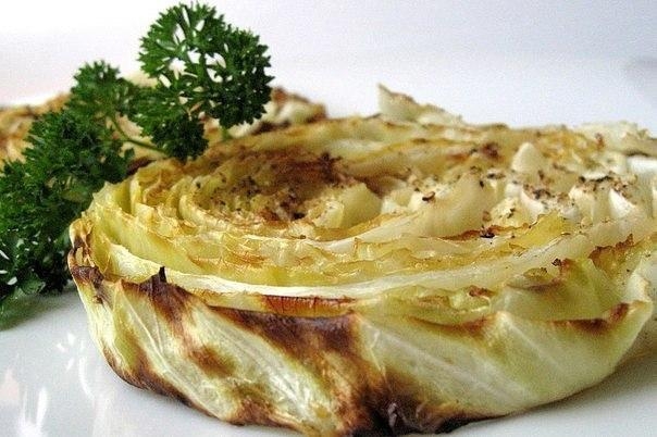 Жареная капуста с чесноком Жареная капуста с чесноком